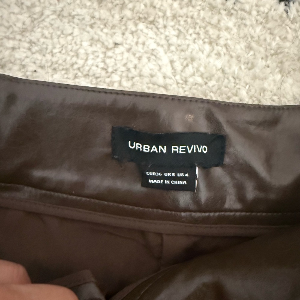 Urban Revivo Brown Leather mini shorts with attached belt size small - Picture 4 of 5